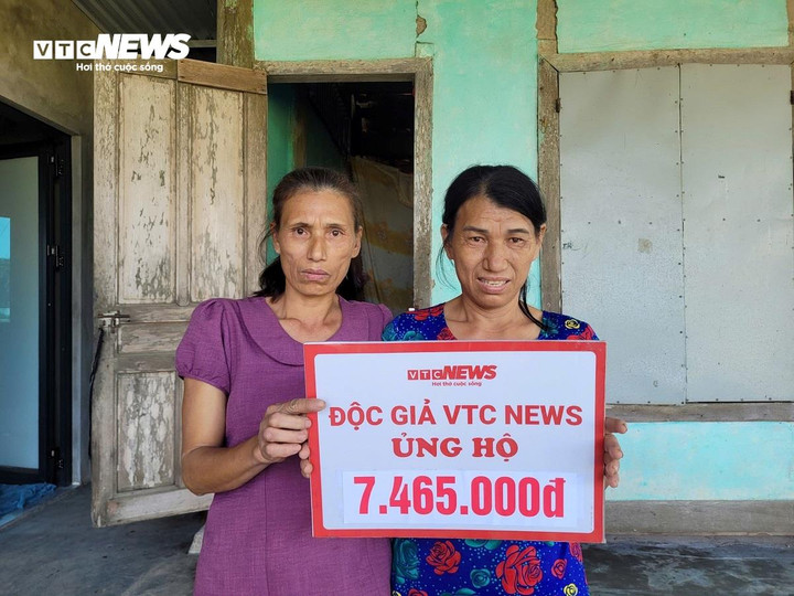 Số tiền của bạn đọc đến với chị em bà Dương Thị Vân. (Ảnh: T.T)