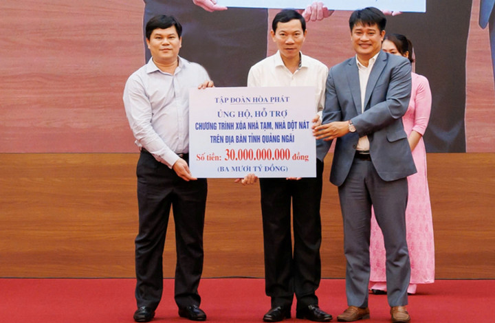 Lễ phát động ủng hộ chương trình xóa nhà tạm, nhà dột nát trên địa bàn tỉnh Quảng Ngãi diễn ra hôm 28/11.