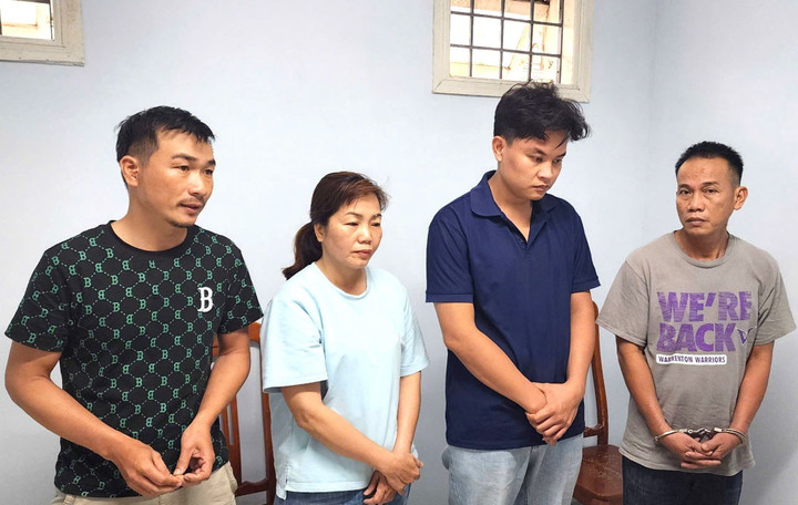 Nhóm nghi phạm bị khởi tố.