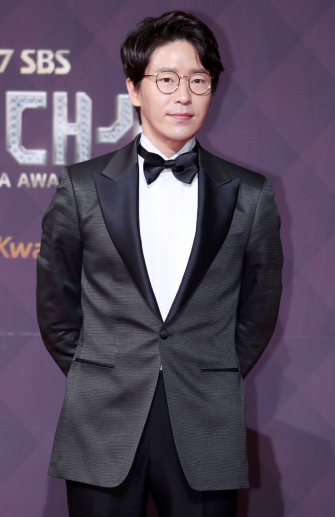 Diễn viên Uhm Ki Joon sẽ kết hôn vào ngày 22/12.