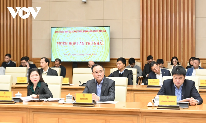 Các đại biểu dự phiên họp.