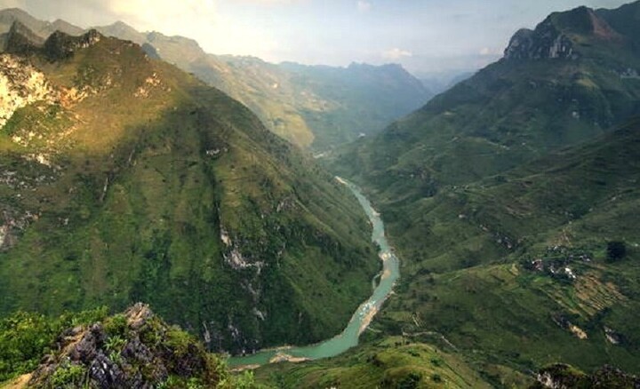 Vẻ hùng vĩ của núi rừng Tây Bắc.