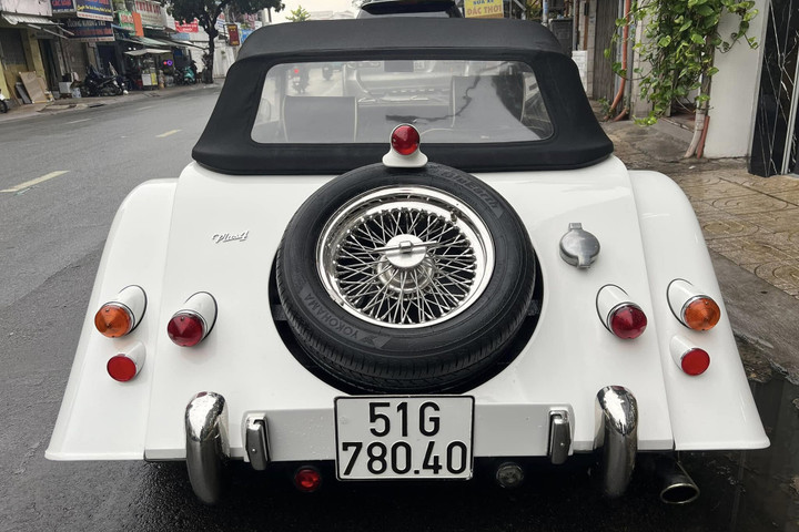 Ông Đặng Lê Nguyên Vũ lần đầu mang xe mui trần Morgan ra phố sau 10 năm về nước - 3