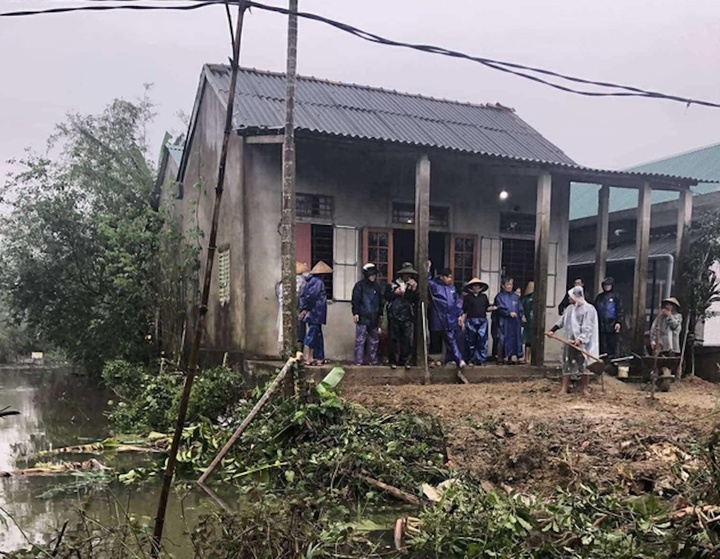 Gia cảnh của em Hoàng Thị Bảo V. rất khó khăn, mẹ em lại vừa qua đời vì tai nạn giao thông.