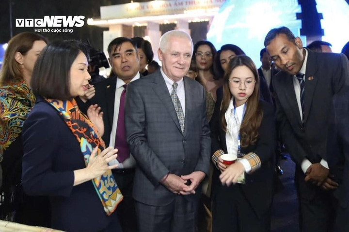 Đại sứ Argentina Marcos A. Bednarski tham gia Lễ hội văn hóa ẩm thực Hà Nội năm 2024.