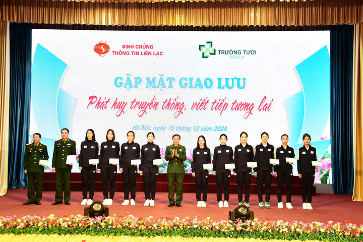 Giao lưu giữa Binh chủng Thông tin liên lạc và Tập đoàn Trường Tươi - 5