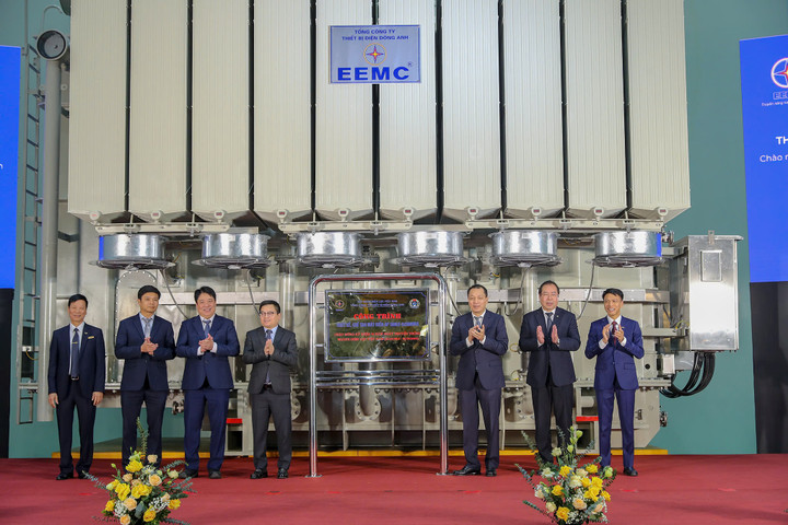 Lễ gắn biển công trình.