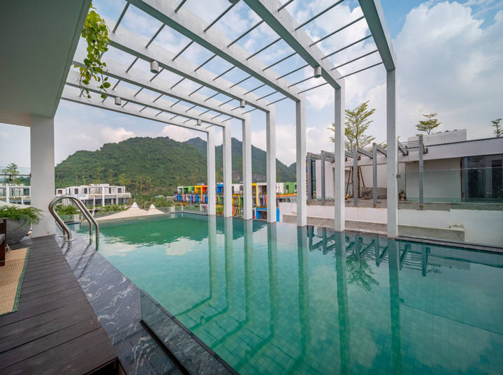 Bể bơi khoáng nóng trên tầng thượng villa đẳng cấp tại khu đô thị Flamingo Golden Hill. (Ảnh: CĐT)