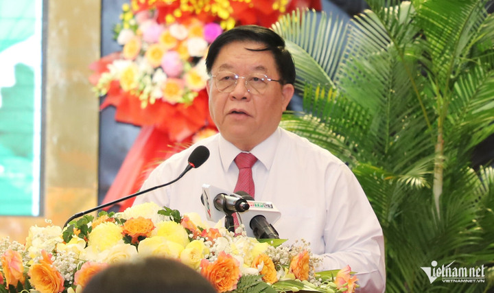 Trưởng Ban Tuyên giáo Trung ương Nguyễn Trọng Nghĩa tiếp thu, lĩnh hội ý kiến chỉ đạo của Ủy viên Bộ Chính trị, Thường trực Ban Bí thư, Chủ nhiệm UBKT Trung ương Trần Cẩm Tú. (Ảnh: T.T)