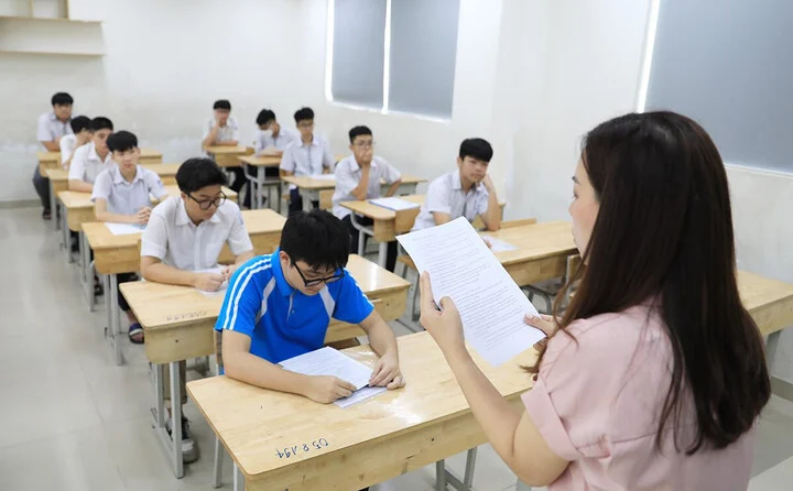 Vấn đề dạy thêm, học thêm vẫn chưa có dấu hiệu hạ nhiệt. (Ảnh minh họa)