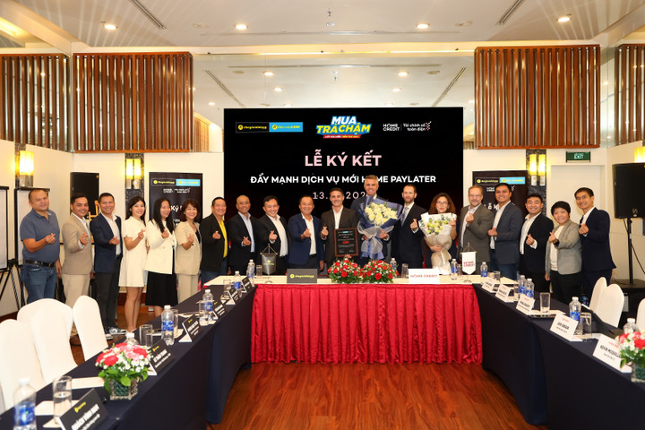 Lễ ký kết đánh dấu bước tiến mới trong mối quan hệ hợp tác chiến lược giữa Home Credit và Thế Giới Di Động suốt 14 năm qua.