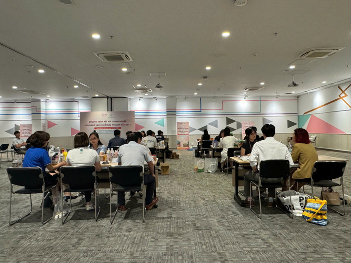 Đại diện các doanh nghiệp trao đổi trực tiếp với đại diện AEON Việt Nam, mở ra cơ hội hợp tác đưa hàng vào hệ thống siêu thị AEON.