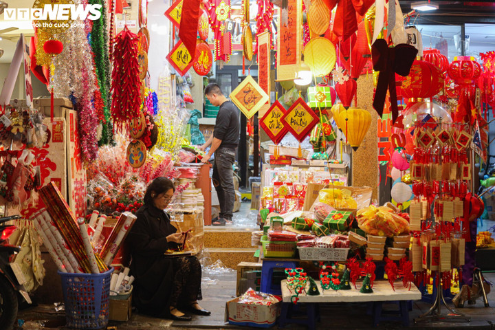 Sắp đến Noel, 'thủ phủ' bán đồ trang trí ở Hà Nội vẫn ế ẩm - 16