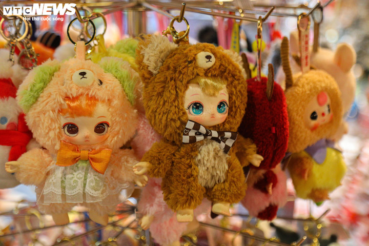 Sắp đến Noel, 'thủ phủ' bán đồ trang trí ở Hà Nội vẫn ế ẩm - 12