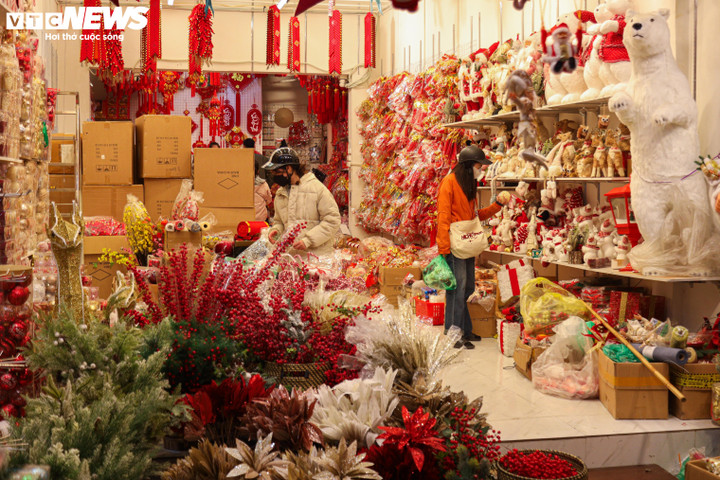 Sắp đến Noel, 'thủ phủ' bán đồ trang trí ở Hà Nội vẫn ế ẩm - 11