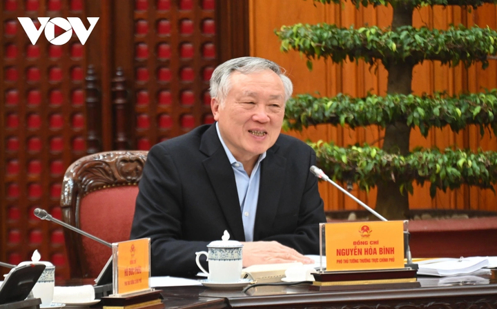 Phó Thủ tướng Thường trực Nguyễn Hòa Bình phát biểu.