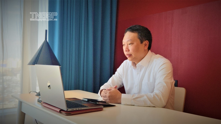 Chủ tịch UBND tỉnh Thái Nguyên Nguyễn Huy Dũng điện đàm với Tỉnh trưởng tỉnh Gyeongsangbuk-do Lee Cheol Woo .