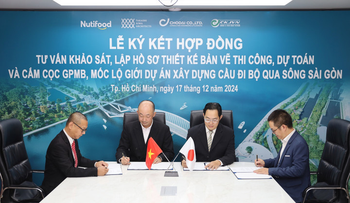 Đại diện Nutifood và liên danh CKJVN - Chodai - Niwa ký kết hợp tác.