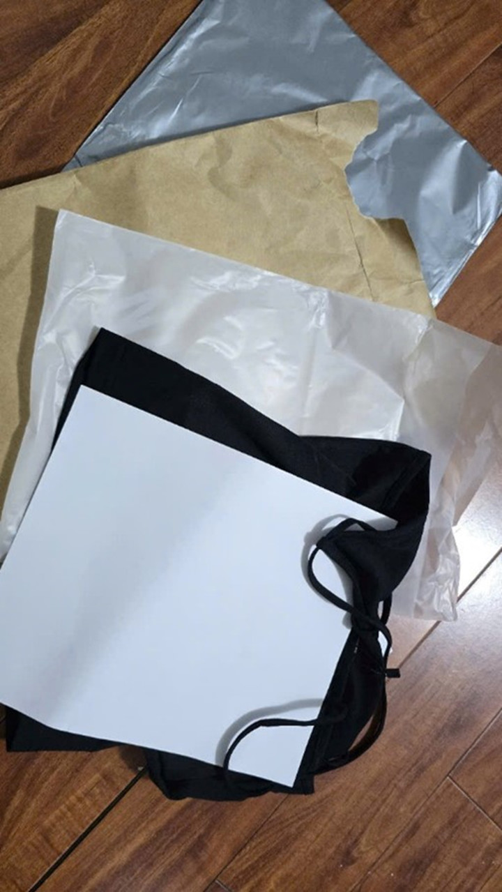 Một chiếc áo được bọc 4 lớp túi.