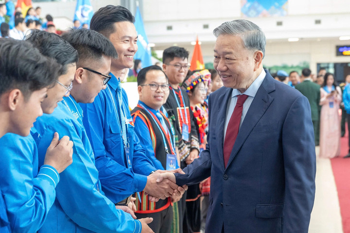 Tổng Bí thư Tô Lâm với đại biểu Đại hội đại biểu toàn quốc Hội Liên hiệp Thanh niên Việt Nam lần thứ IX. (Ảnh: Tuấn Minh)