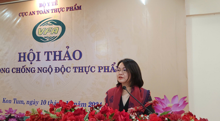 TS. Trần Việt Nga - Cục trưởng Cục An toàn thực phẩm chủ trì hội thảo.