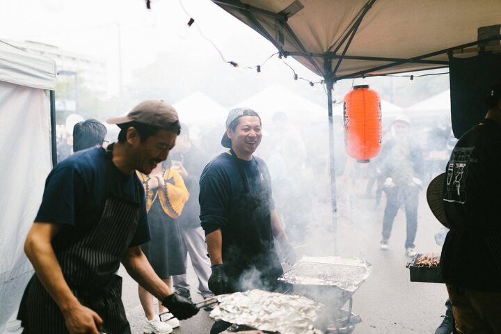 Với Yatai, thực khách luôn được thưởng thức hương vị thơm ngon của món ăn khi còn nghi ngút khói. (Ảnh: Tastet)