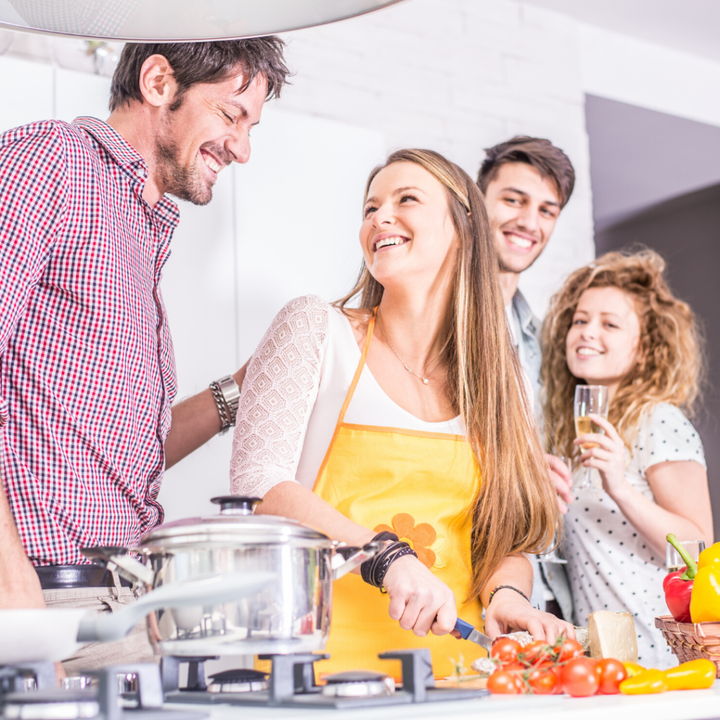 Nấu ăn tại nhà là một cách tuyệt vời để tạo sự kết nối trong gia đình. (Ảnh: Linkedln)