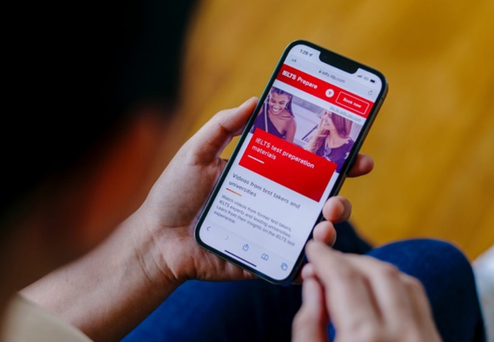 Ứng dụng IELTS by IDP hỗ trợ thí sinh ôn tập tốt trước khi thi.