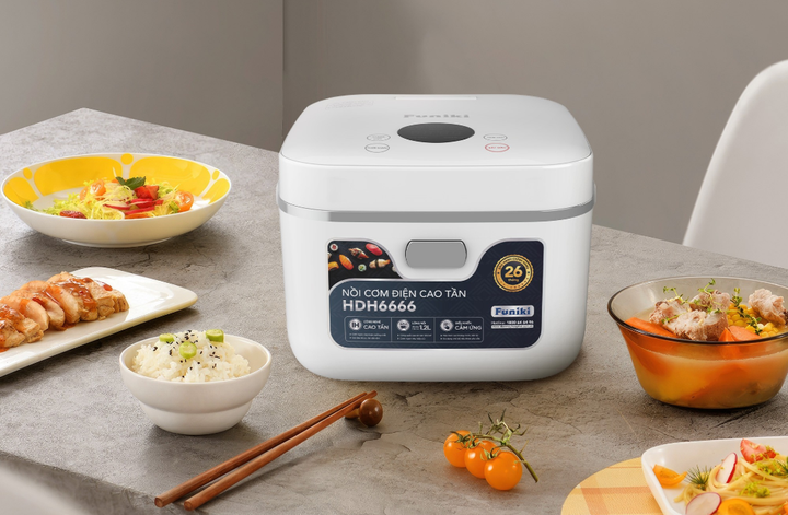 Nồi cơm cao tần Funiki phiên bản mới nhất sử dụng công nghệ cao tần IH, thiết kế ngoại quan tinh tế, hiện đại với nhiều tính năng ưu việt hơn.