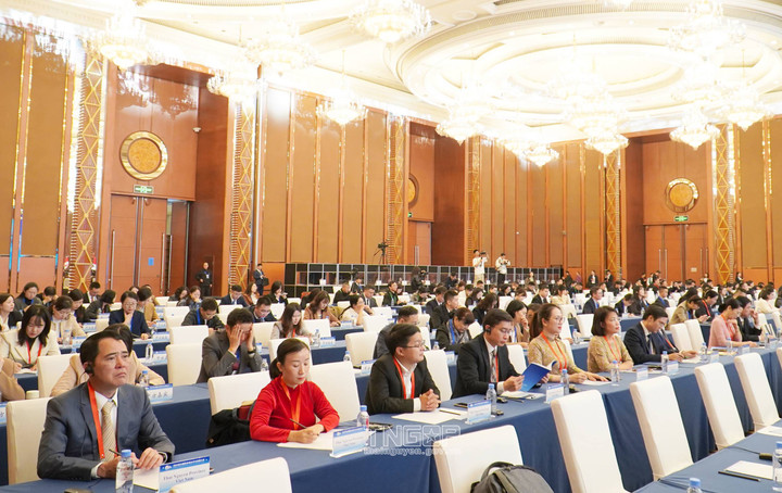 Các đại biểu tỉnh Thái Nguyên tham dự Hội nghị hợp tác và phát triển các thành phố hữu nghị quốc tế Tứ Xuyên năm 2024 với chủ đề: Cởi mở và hợp tác vì lợi ích chung.