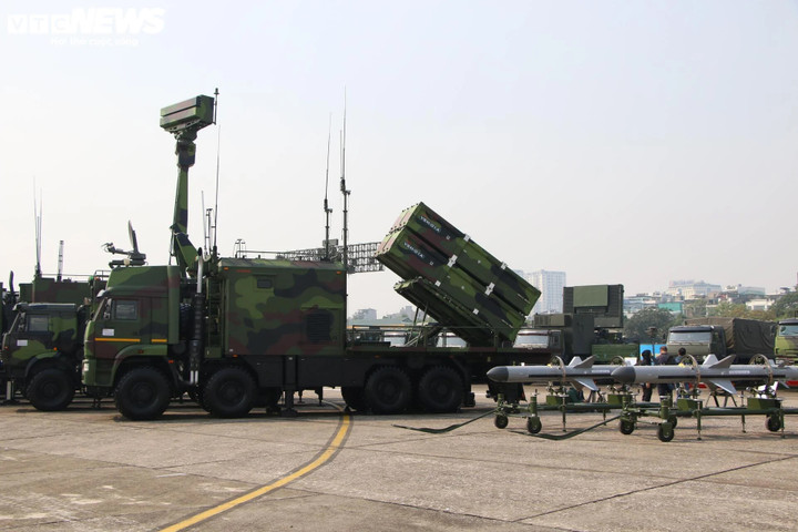 Tổ hợp tên lửa đất đối hải Trường Sơn do Tập đoàn Công nghiệp - Viễn thông Quân đội (Viettel) nghiên cứu và phát triển được trưng bày tại Triển lãm.