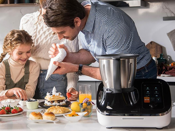 Việc nấu ăn tại nhà không chỉ đơn thuần là chế biến món ăn, mà còn là một cơ hội để bạn phát triển các kỹ năng sống quan trọng. (Ảnh: Yanko Design)