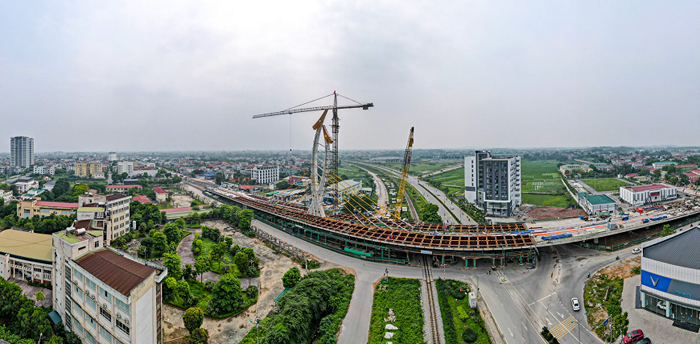 Dự án cầu vượt đường sắt trên đường Nguyễn Tất Thành, thành phố Vĩnh Yên đang được đẩy nhanh tiến độ.
