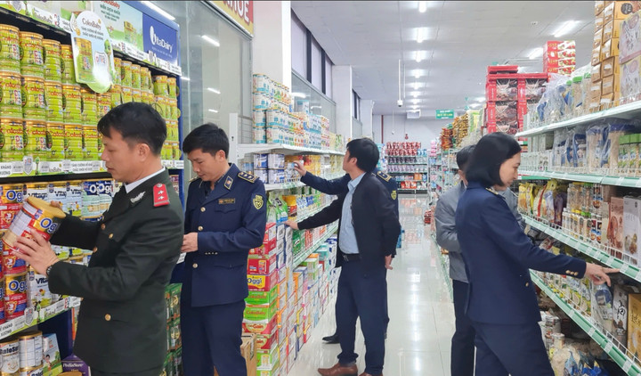 Lực lượng QLTT tỉnh Quảng Bình trong đợt ra quân cao điểm cuối năm 2024.