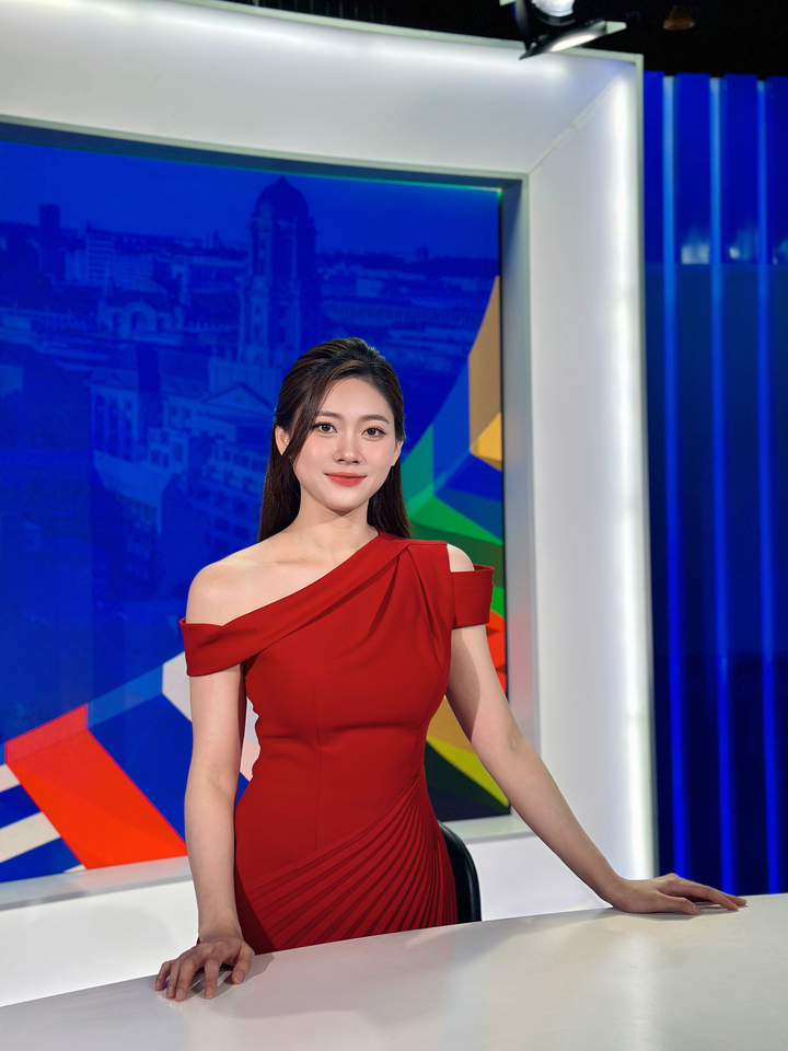 Hiện tại, Huyền Trang dẫn chương trình thể thao của Truyền hình MyTV. Hè 2024, người đẹp cũng ghi dấu ấn đậm nét khi trở thành MC bình luận trong chương trình Đồng hành cùng Euro 2024.