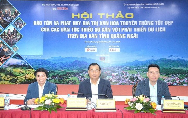 Ông Nguyễn Trùng Khánh - Cục trưởng Cục du lịch quốc gia Việt Nam (giữa) chủ trì Hội thảo.