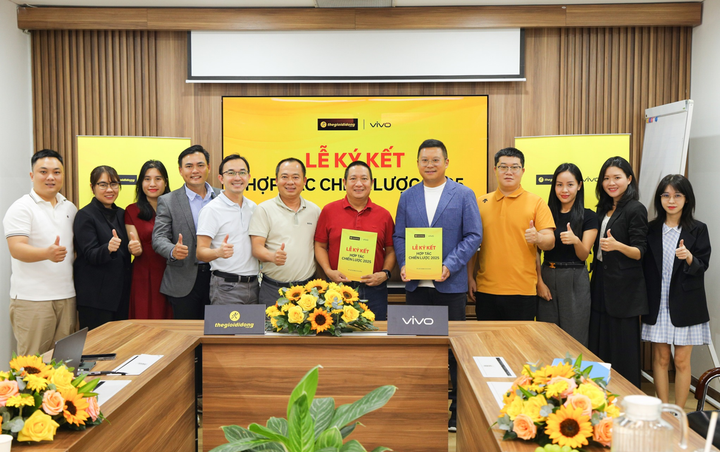 Buổi ký kết có sự tham gia của ông Vương Văn Hạo - Tổng giám đốc vivo tại Việt Nam cùng các đại diện lãnh đạo của vivo, gặp gỡ cùng đại diện lãnh đạo MWG - ông Đoàn Văn Hiểu Em.