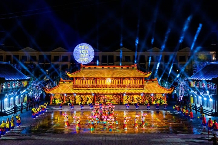 Phú Quốc United Center “chiêu đãi” du khách bằng những đại tiệc nghệ thuật suốt 365 ngày/năm.