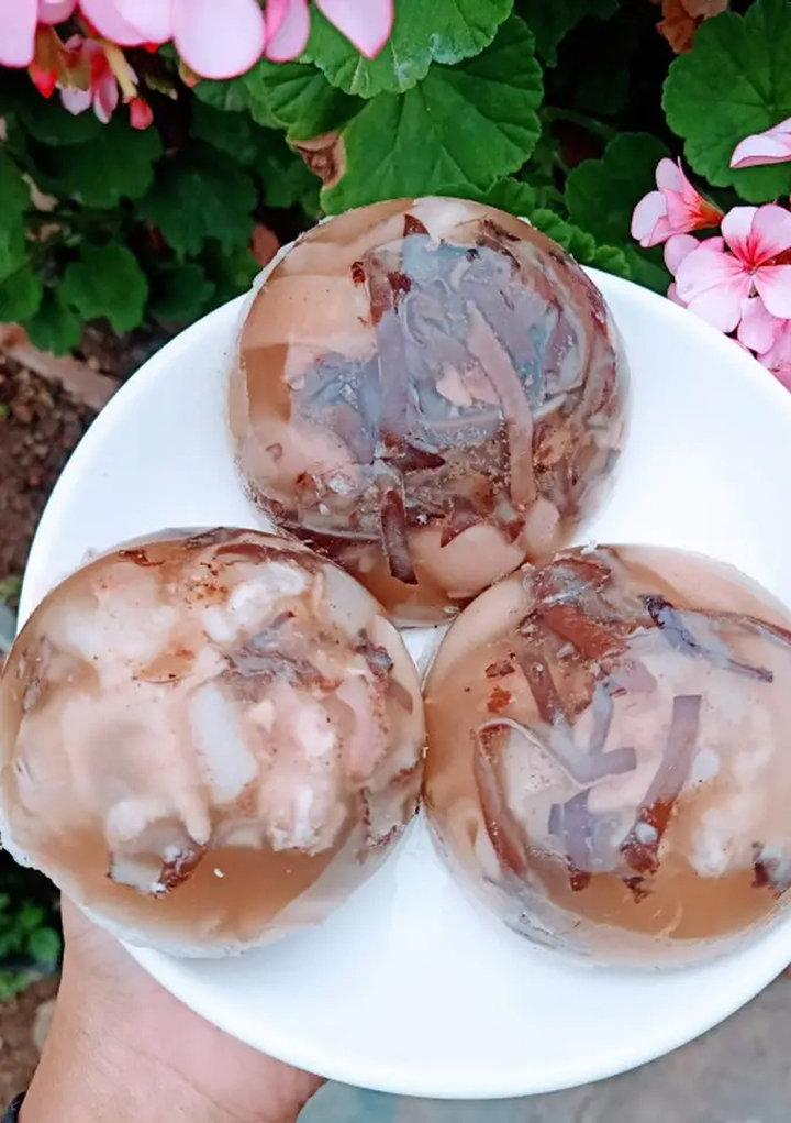 Món thịt đông đặc thù của mâm cơm mùa đông miền Bắc. (Ảnh: Thu Mèo)