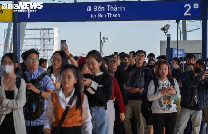 Thời tiết TP.HCM hôm nay 22/12, nhiều mây, trời nắng nhẹ từ sáng đến chiều.