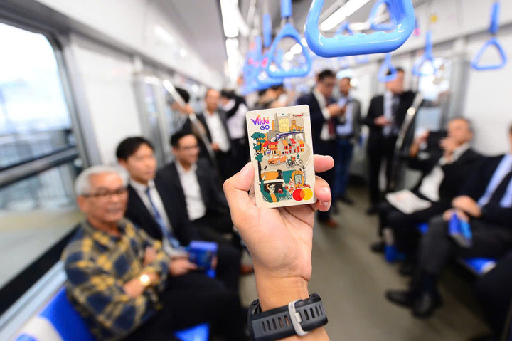 TP.HCM vận hành tuyến metro số 1, người dân nhận thẻ đi metro VikkiGO miễn phí - 1