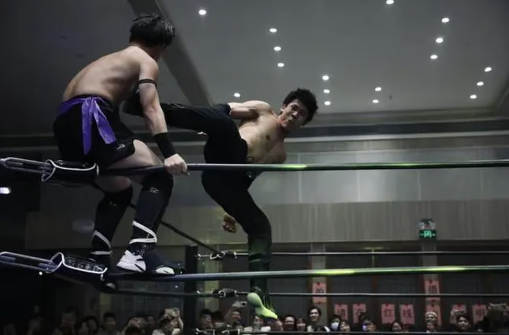 Sàn đấu võ mang lại không khí đặc biệt.