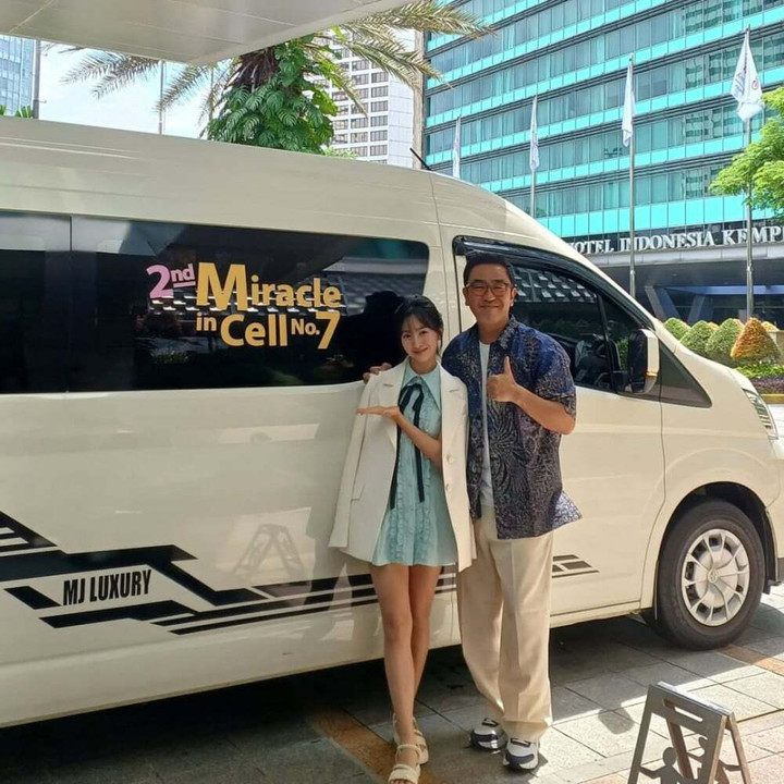 Cặp cha con trong bộ phim “Điều kì diệu ở phòng giam số 7” tái ngộ.