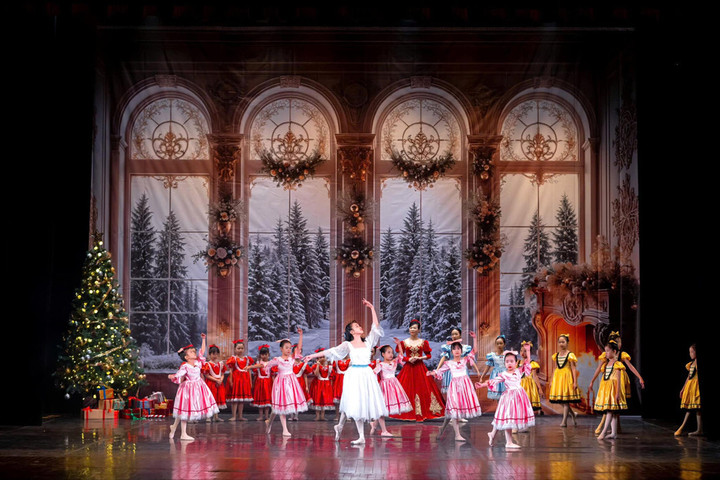 Hình ảnh trong vở ballet Kẹp Hạt Dẻ.