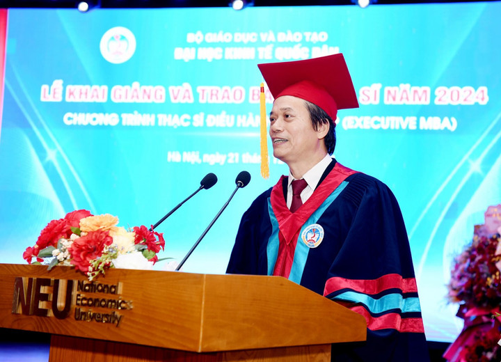 GS.TS Phạm Hồng Chương, Giám đốc Đại học Kinh tế quốc dân phát biểu.