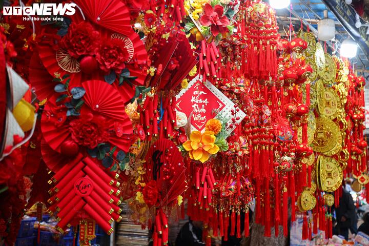 Chưa qua Noel, phố cổ Hà Nội đã rực rỡ màu 'áo mới' - 14