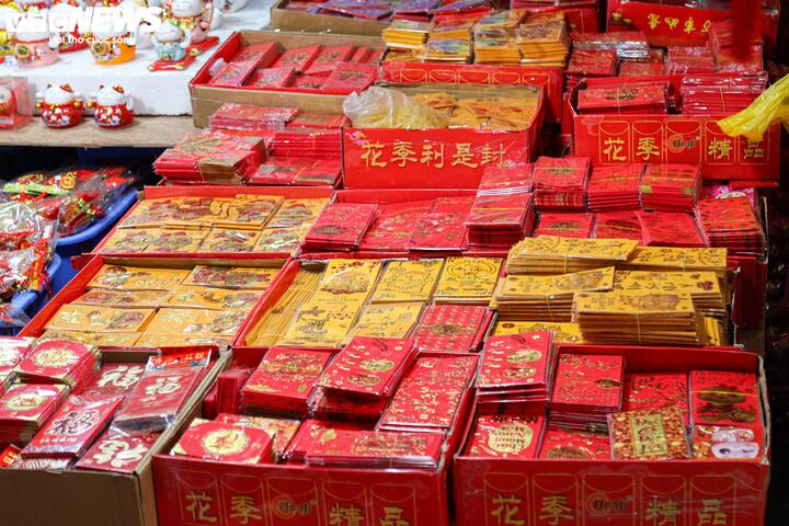 Chưa qua Noel, phố cổ Hà Nội đã rực rỡ màu 'áo mới' - 15