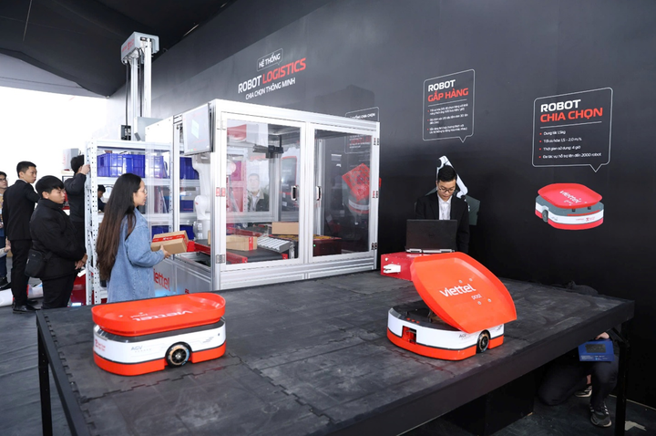 Robot AGV tự hành của Viettel Post.