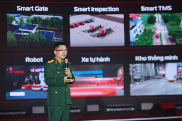 Tổng giám đốc Hoàng Trung Thành giới thiệu về các công nghệ tại Công viên Logistics Viettel.