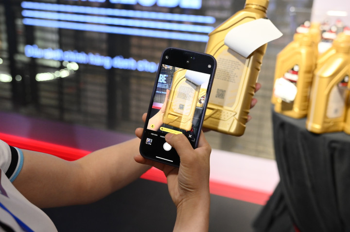 Quét mã QR để kiểm tra hàng chính hãng.